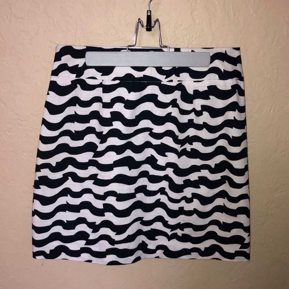 The Limited Casual Skirt. Dark Navy Blue and White